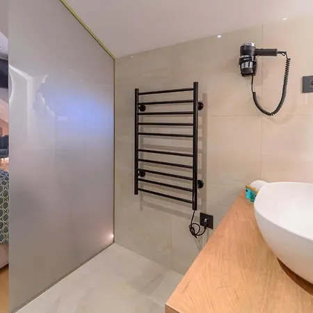 Lumiere Luxury Πανσιόν *
