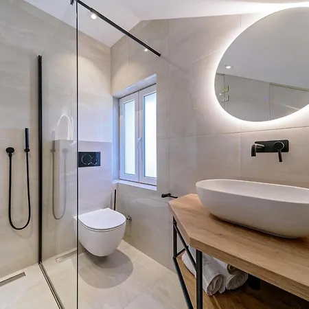 Πανσιόν Lumiere Luxury 4*