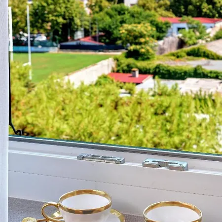 Lumiere Luxury Πανσιόν