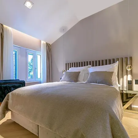 Lumiere Luxury Split